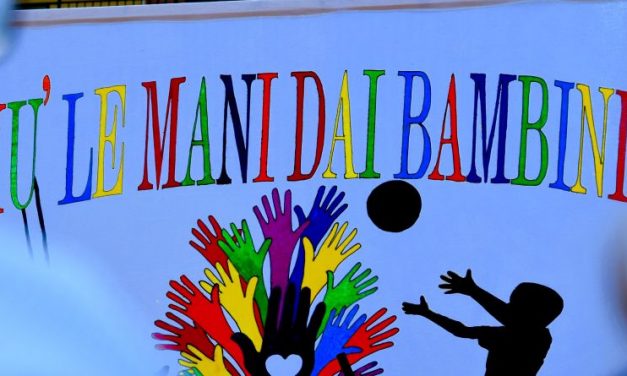 Giù le mani dai bambini!