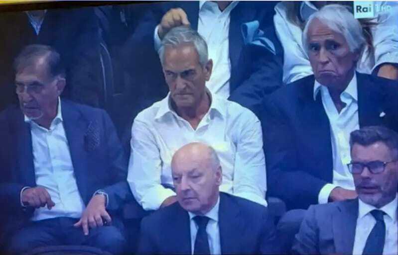 In questa foto c’è tutto, basterebbe dire NO
